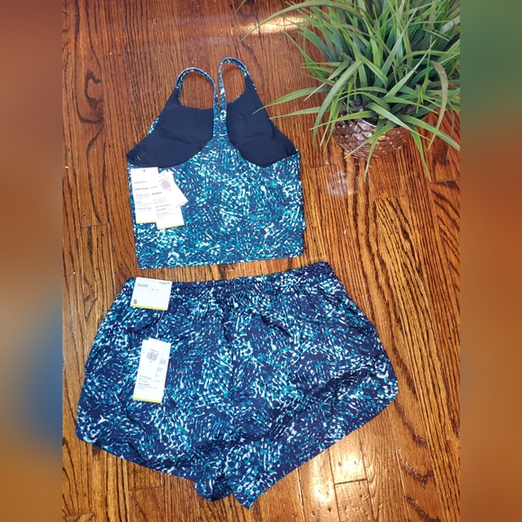 Old Navy Set Dry Liner Athletic Short, Light Support PowerSoft Bra - Picture 2 of 9